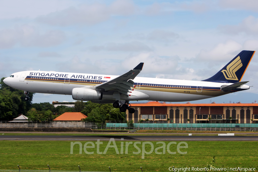 Singapore Airlines Airbus A330-343E (9V-STW) | Photo 365400