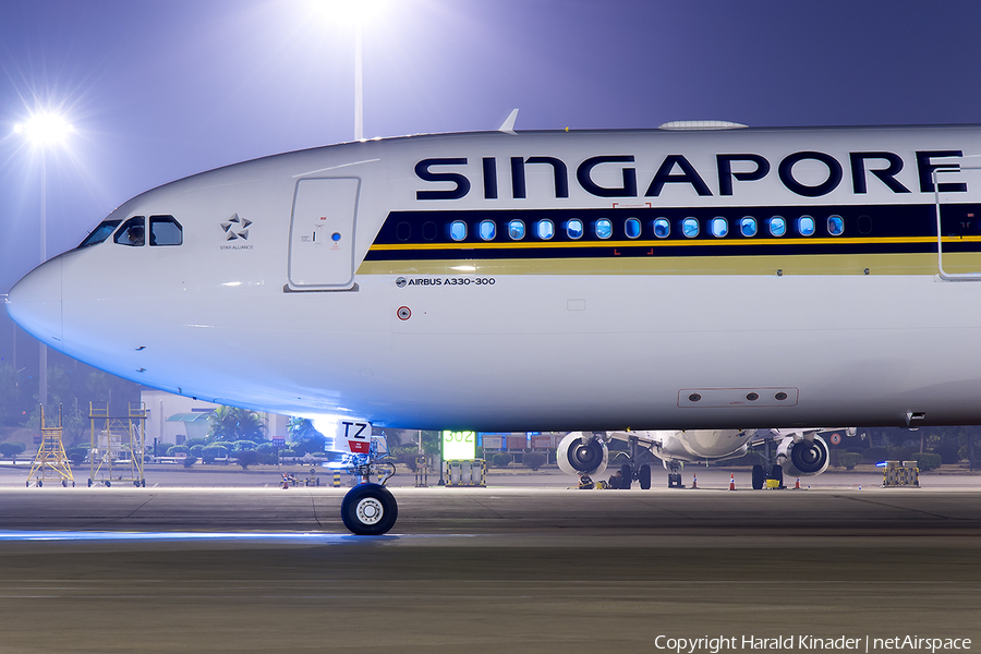 Singapore Airlines Airbus A330-343E (9V-STZ) | Photo 289900