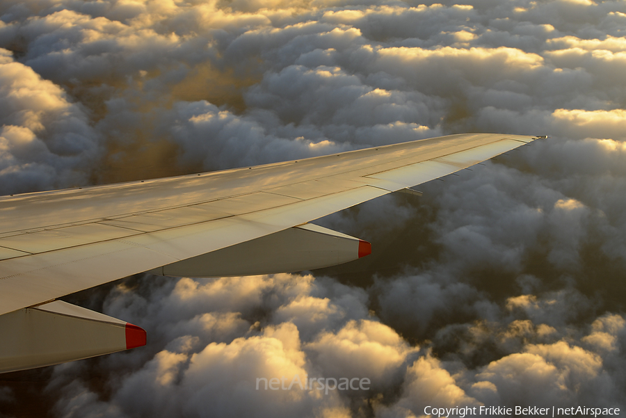 Singapore Airlines Boeing 777-212(ER) (9V-SVE) | Photo 26752