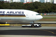 Singapore Airlines Boeing 777-212(ER) (9V-SVI) at  Singapore - Changi, Singapore
