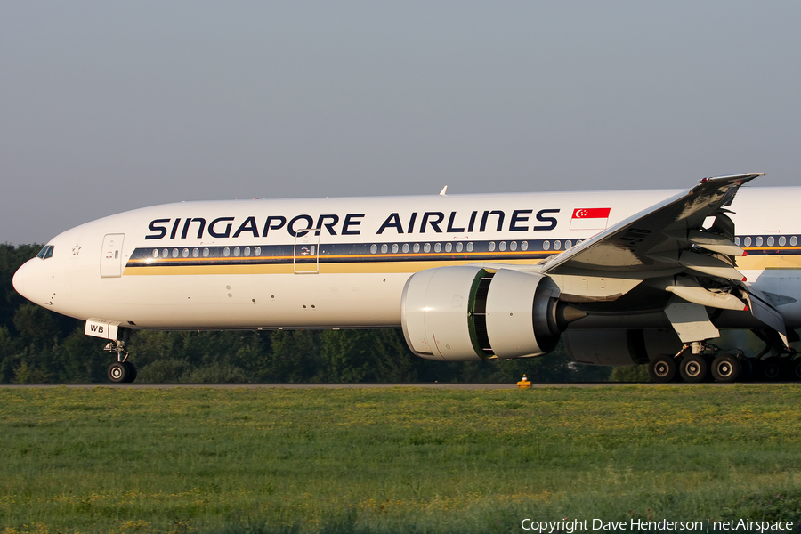 Singapore Airlines Boeing 777-312(ER) (9V-SWB) | Photo 1048