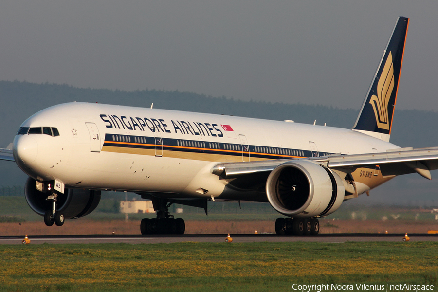 Singapore Airlines Boeing 777-312(ER) (9V-SWB) | Photo 6094