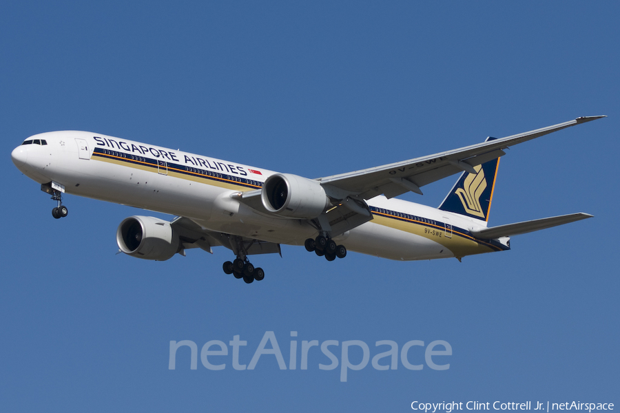 Singapore Airlines Boeing 777-312(ER) (9V-SWE) | Photo 39931