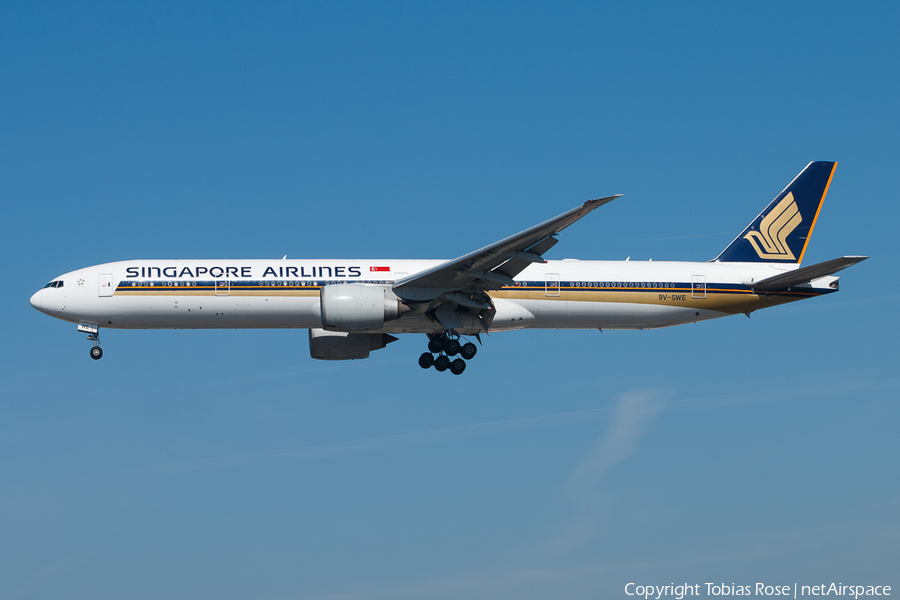 Singapore Airlines Boeing 777-312(ER) (9V-SWE) | Photo 299326