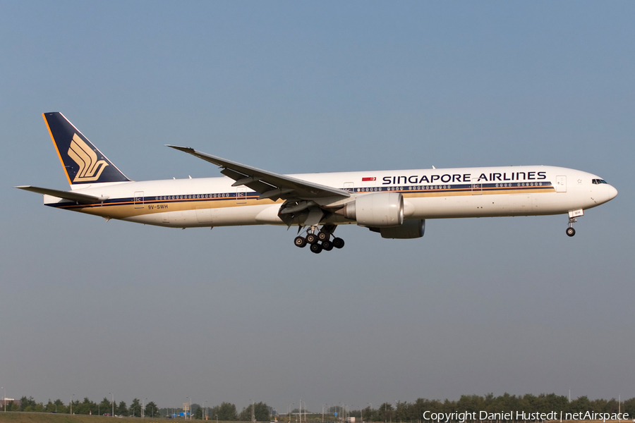 Singapore Airlines Boeing 777-312(ER) (9V-SWH) | Photo 614042