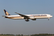 Singapore Airlines Boeing 777-312(ER) (9V-SWH) at  Amsterdam - Schiphol, Netherlands