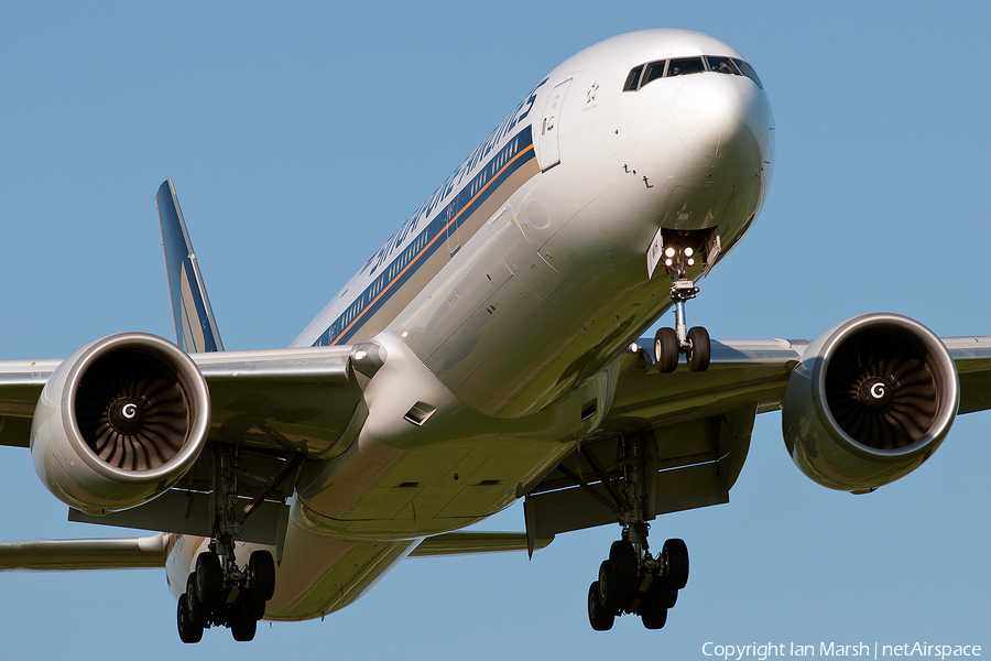 Singapore Airlines Boeing 777-312(ER) (9V-SWH) | Photo 8915