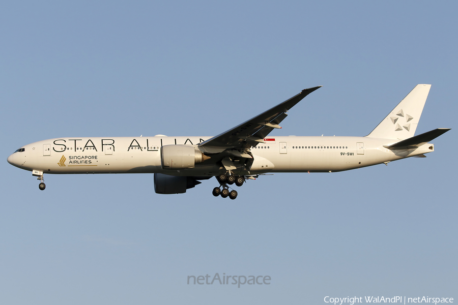 Singapore Airlines Boeing 777-312(ER) (9V-SWI) | Photo 613212