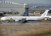 Singapore Airlines Boeing 777-312(ER) (9V-SWJ) at  London - Heathrow, United Kingdom