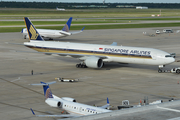 Singapore Airlines Boeing 777-312(ER) (9V-SWK) at  Houston - George Bush Intercontinental, United States
