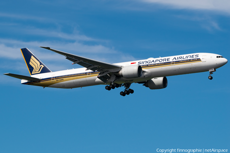 Singapore Airlines Boeing 777-312(ER) (9V-SWK) | Photo 587331