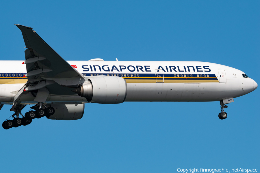 Singapore Airlines Boeing 777-312(ER) (9V-SWK) | Photo 587332