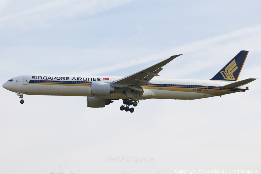 Singapore Airlines Boeing 777-312(ER) (9V-SWK) | Photo 136299