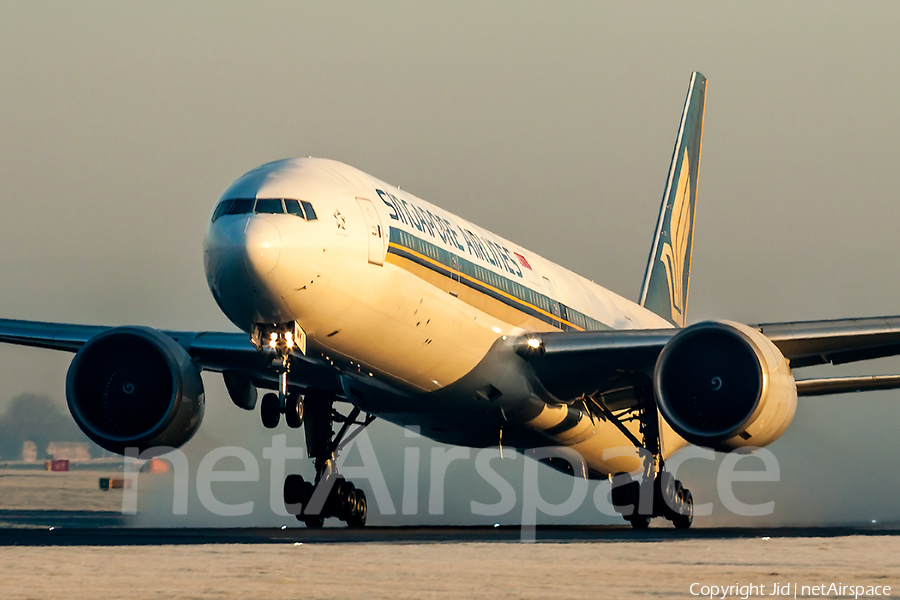 Singapore Airlines Boeing 777-312(ER) (9V-SWK) | Photo 95715