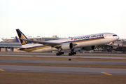 Singapore Airlines Boeing 777-312(ER) (9V-SWL) at  Houston - George Bush Intercontinental, United States