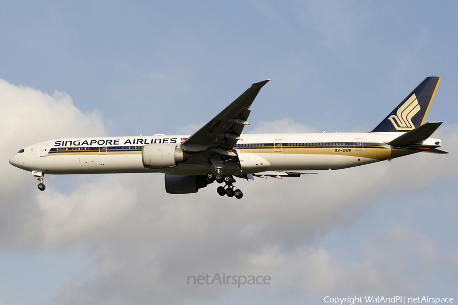 Singapore Airlines Boeing 777-312(ER) (9V-SWP) | Photo 613697