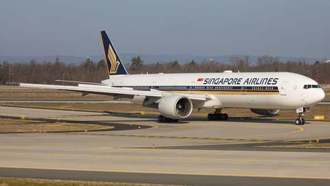 Singapore Airlines Boeing 777-312(ER) (9V-SWQ) at  Frankfurt am Main, Germany