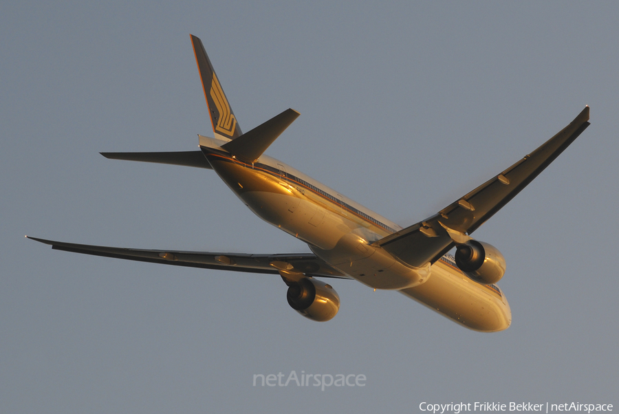 Singapore Airlines Boeing 777-312(ER) (9V-SWQ) | Photo 14662