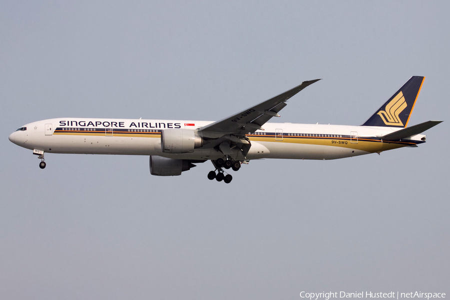 Singapore Airlines Boeing 777-312(ER) (9V-SWQ) | Photo 542371