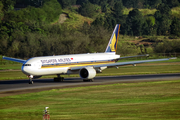 Singapore Airlines Boeing 777-312(ER) (9V-SWR) at  Sao Paulo - Guarulhos - Andre Franco Montoro (Cumbica), Brazil