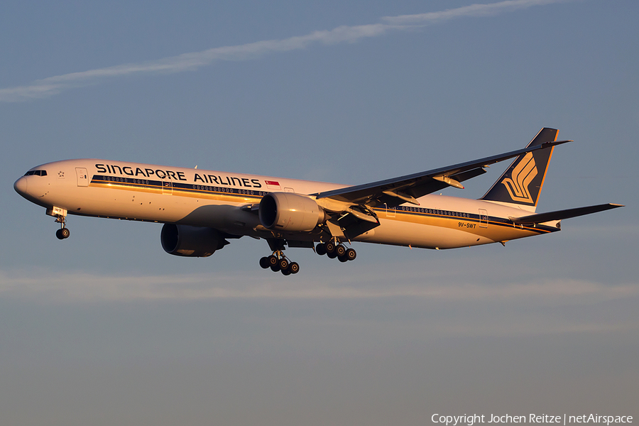 Singapore Airlines Boeing 777-312(ER) (9V-SWT) | Photo 82114