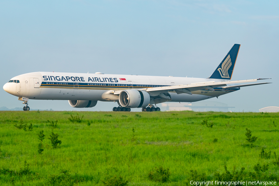 Singapore Airlines Boeing 777-312(ER) (9V-SWT) | Photo 571735