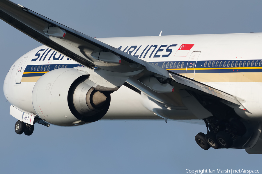 Singapore Airlines Boeing 777-312(ER) (9V-SWT) | Photo 46666