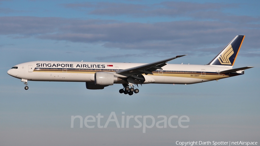 Singapore Airlines Boeing 777-312(ER) (9V-SWT) | Photo 213357