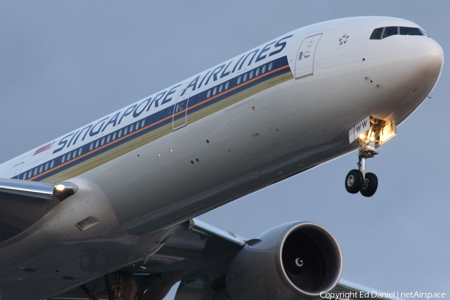 Singapore Airlines Boeing 777-312(ER) (9V-SWW) | Photo 52553