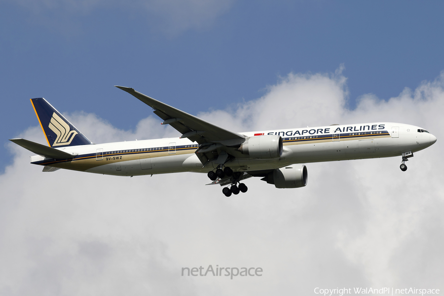 Singapore Airlines Boeing 777-312(ER) (9V-SWZ) | Photo 612861