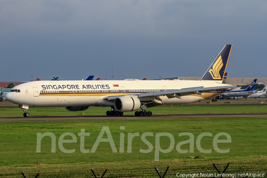 Singapore Airlines Boeing 777-312 (9V-SYF) | Photo 376864