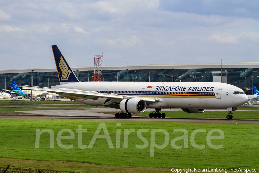 Singapore Airlines Boeing 777-312 (9V-SYF) | Photo 377974