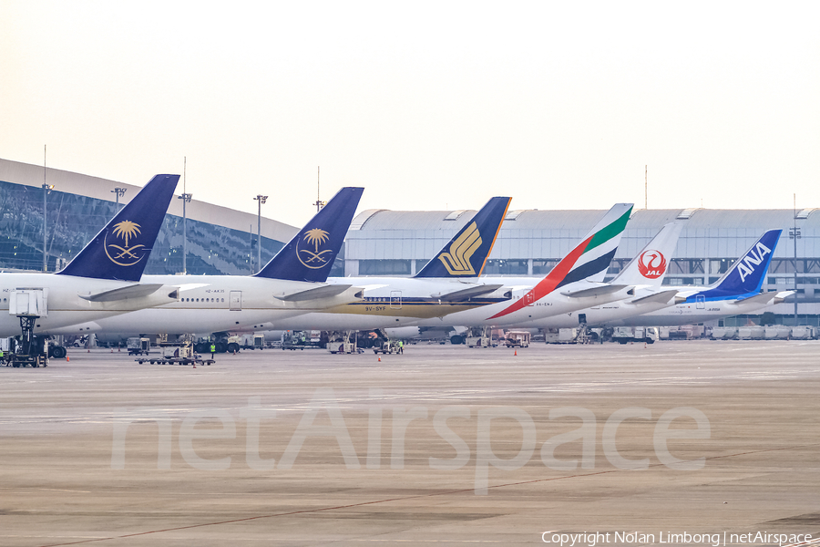 Singapore Airlines Boeing 777-312 (9V-SYF) | Photo 437991