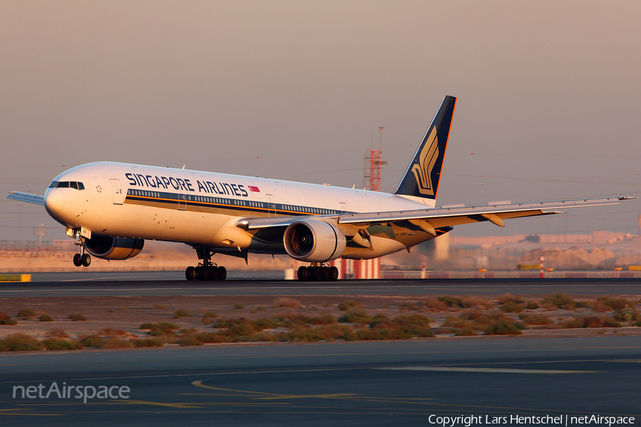 Singapore Airlines Boeing 777-312 (9V-SYF) | Photo 396374