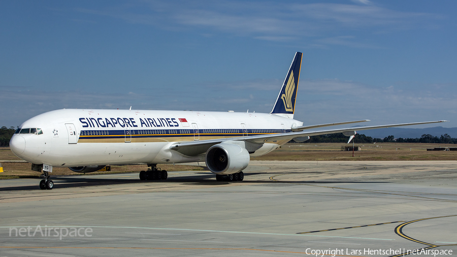 Singapore Airlines Boeing 777-312 (9V-SYG) | Photo 447292