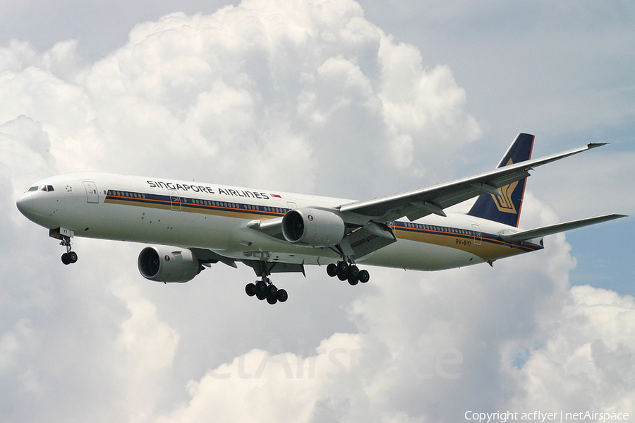 Singapore Airlines Boeing 777-312 (9V-SYI) | Photo 367033