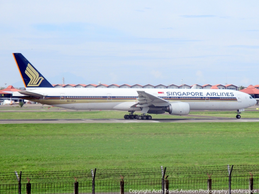 Singapore Airlines Boeing 777-312 (9V-SYJ) | Photo 208090