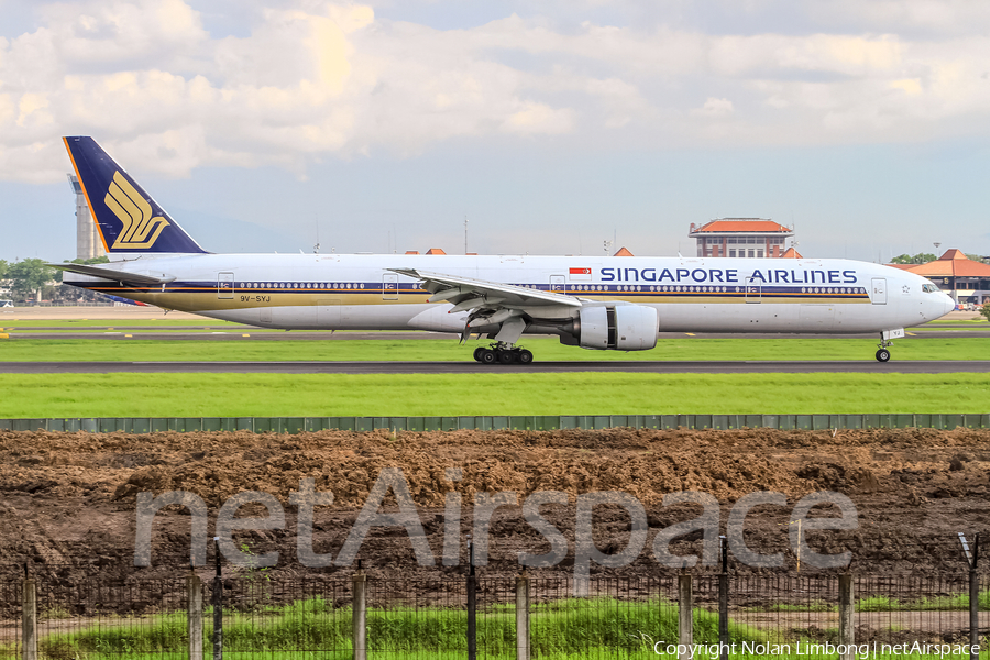 Singapore Airlines Boeing 777-312 (9V-SYJ) | Photo 423666