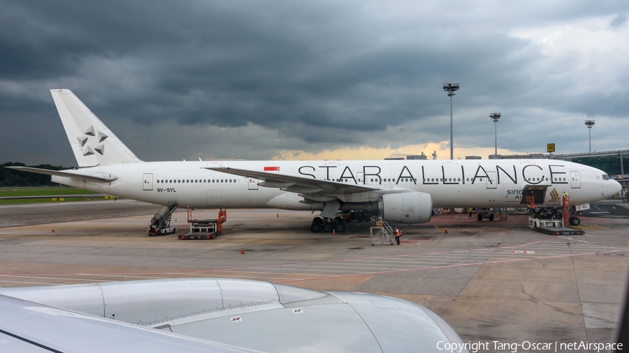 Singapore Airlines Boeing 777-312 (9V-SYL) | Photo 282328