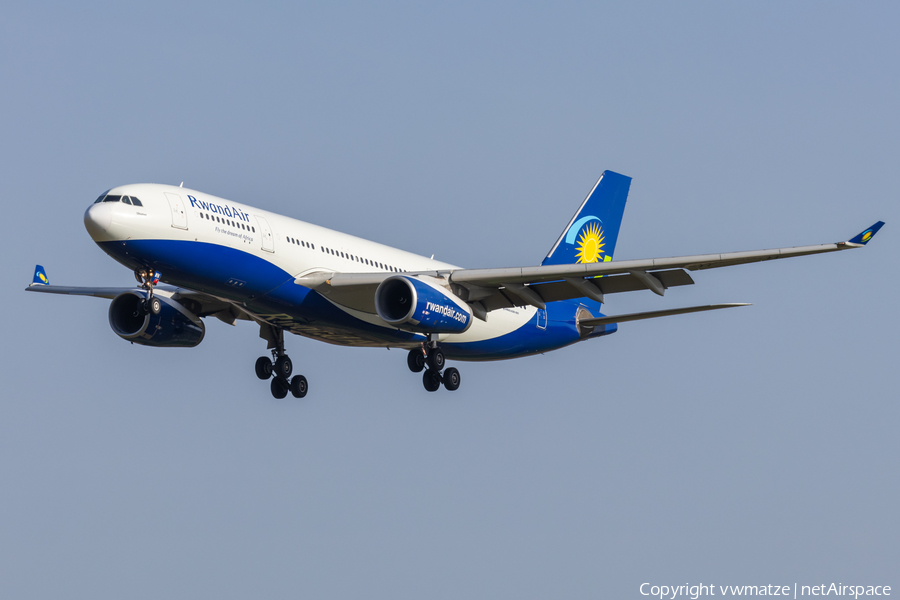 RwandAir Airbus A330-243 (9XR-WN) | Photo 593833