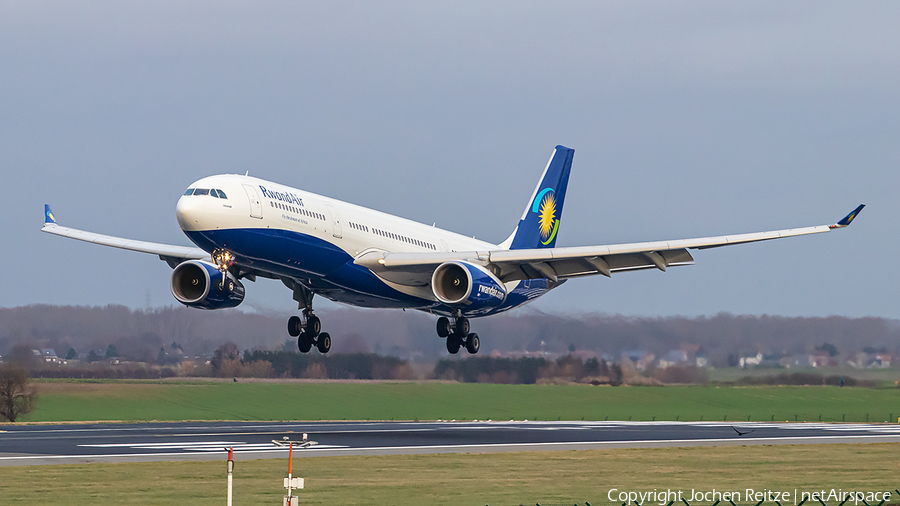 RwandAir Airbus A330-343 (9XR-WP) | Photo 393754