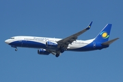 RwandAir Boeing 737-8SH (9XR-WQ) at  Johannesburg - O.R.Tambo International, South Africa
