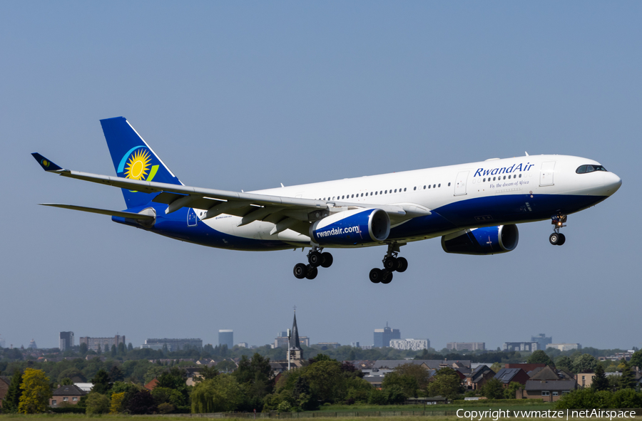 RwandAir Airbus A330-243 (9XR-WX) | Photo 572869