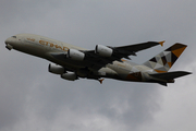 Etihad Airways Airbus A380-861 (A6-APC) at  London - Heathrow, United Kingdom