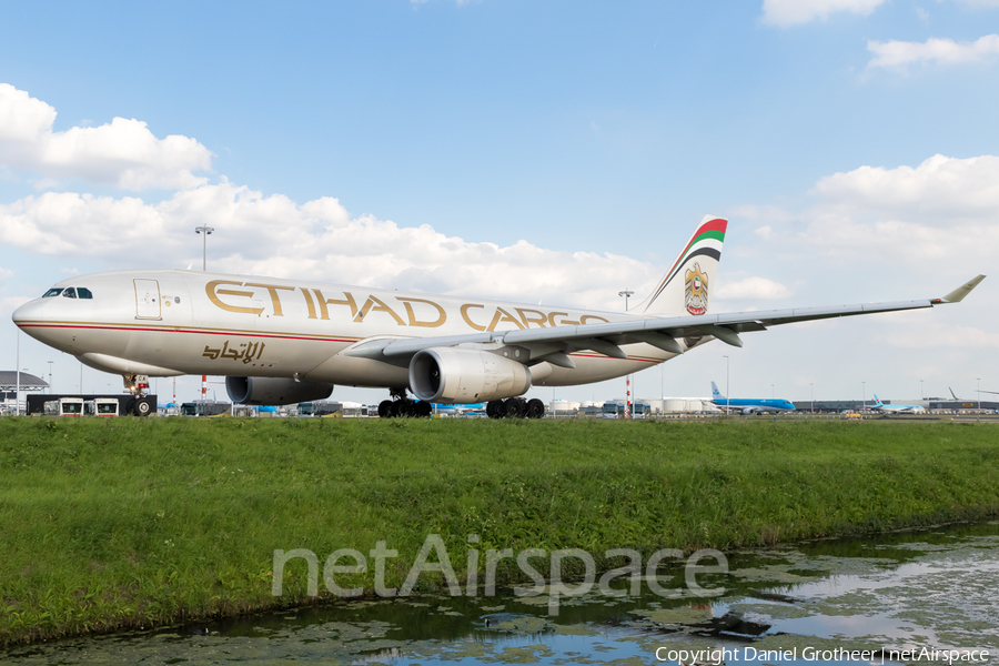 Etihad Cargo Airbus A330-243F (A6-DCA) | Photo 255617