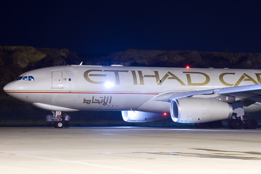 Etihad Cargo Airbus A330-243F (A6-DCB) | Photo 305541