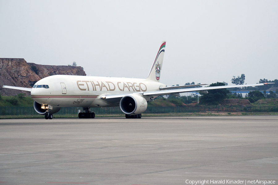 Etihad Cargo Boeing 777-FFX (A6-DDA) | Photo 305948