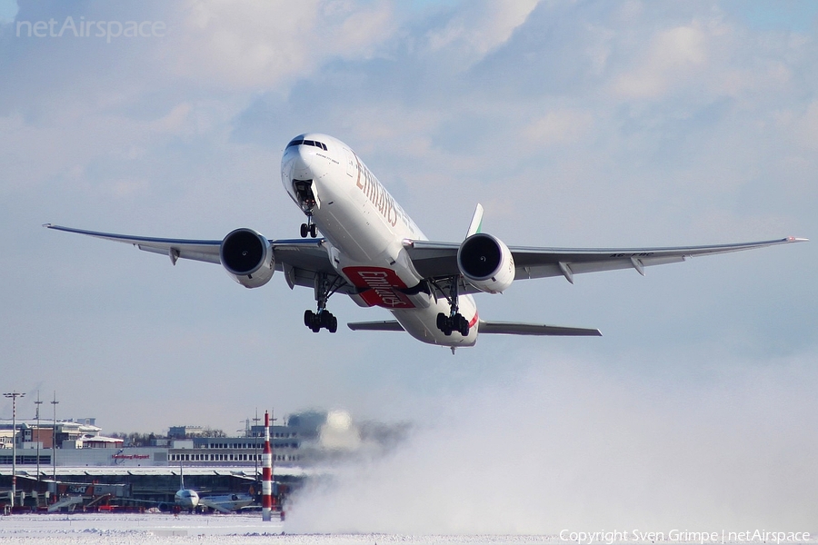 Emirates Boeing 777-36N(ER) (A6-EBC) | Photo 9514