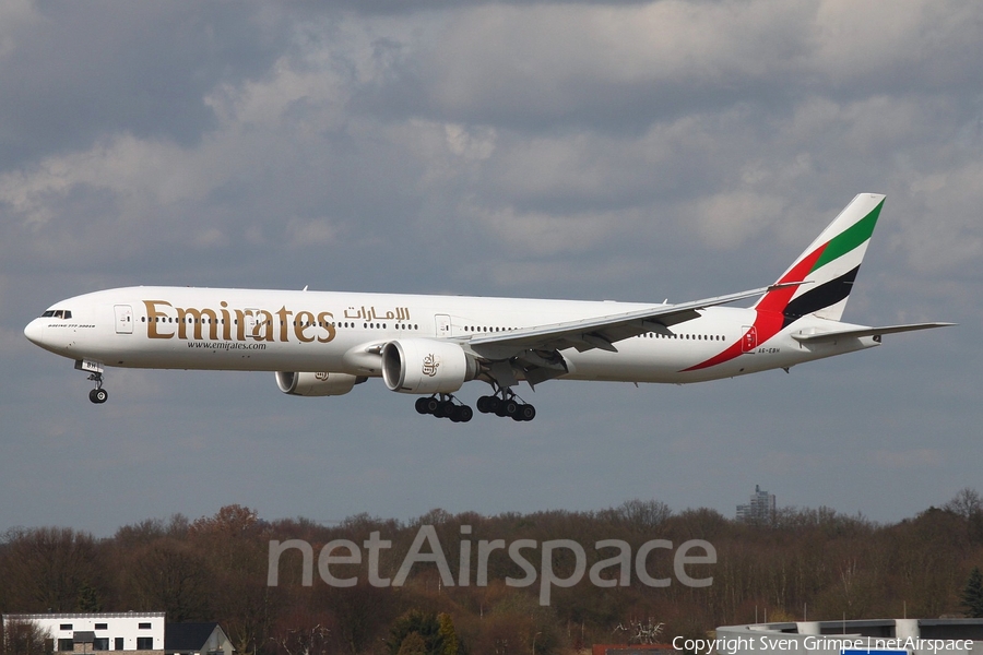 Emirates Boeing 777-31H(ER) (A6-EBH) | Photo 102681