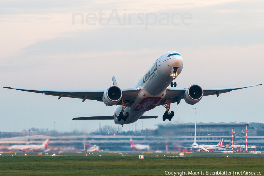 Emirates Boeing 777-36N(ER) (A6-EBI) | Photo 92069